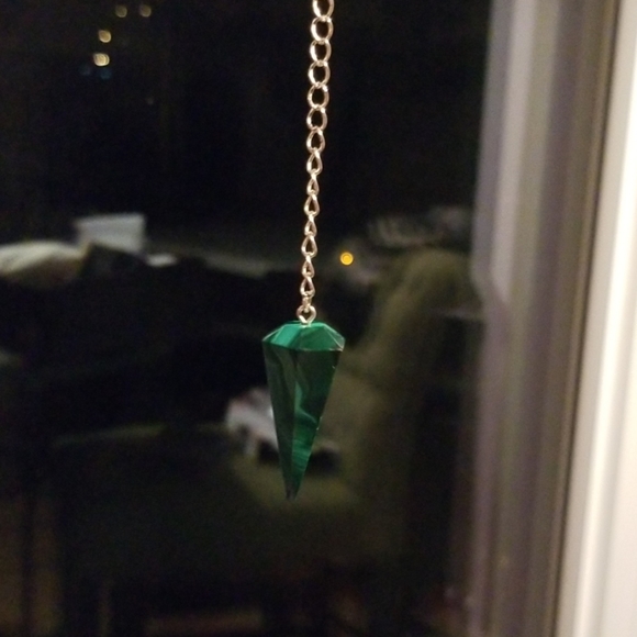 Malachite Crystal Pendulum - Picture 4 of 4